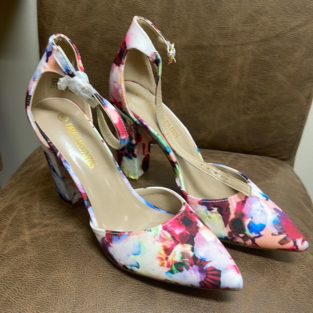 New floral print dream pair heels size 8.5